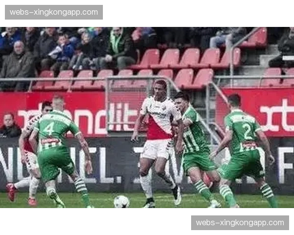 从崩盘到坚韧：通讯回顾兰斯队一个月内如何改进其高位防守的持久性